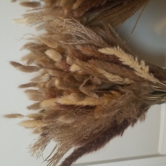 Large bunches of Pampas. - Picture 2 of 4